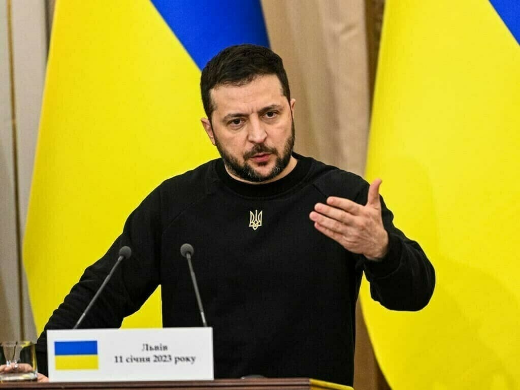 Ukraine eyes truce as Russia presses advantage