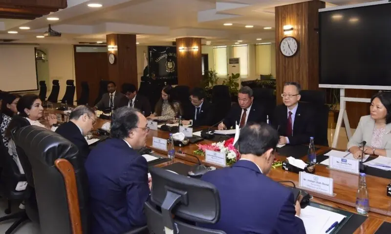 Pakistan seeks additional financing from ADB for mega projects