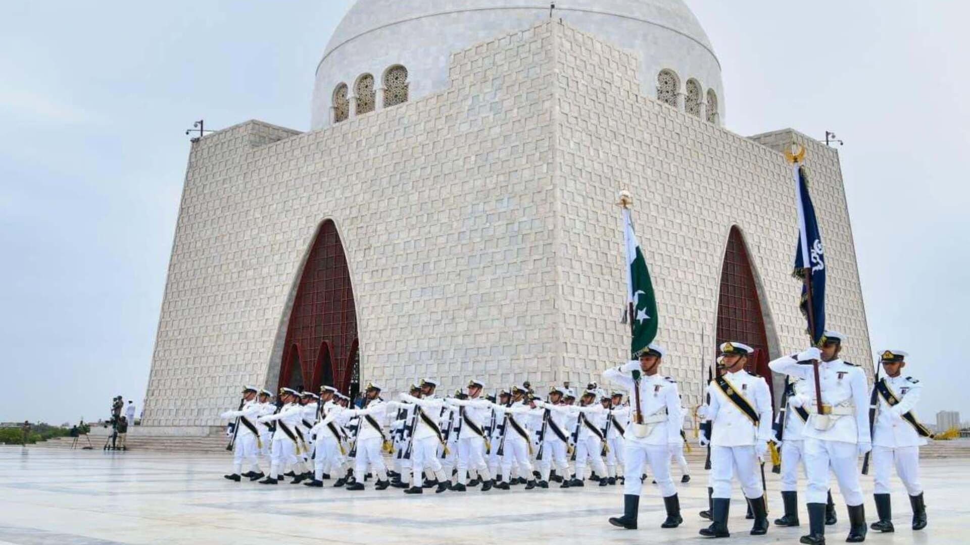 Changing of the guards ceremony takes place at Mazar e Quaid