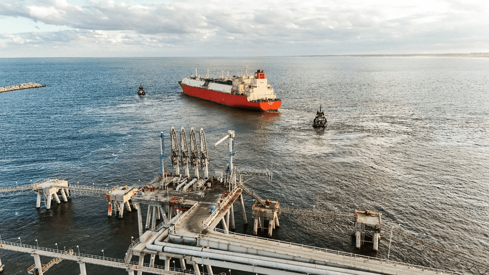 Gulf oil exports remain squeezed as Hormuz and Red Sea routes face disruption