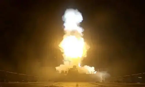 US forces strike Iranian launchers on Larak Island as Iran attacks US base in Jordan