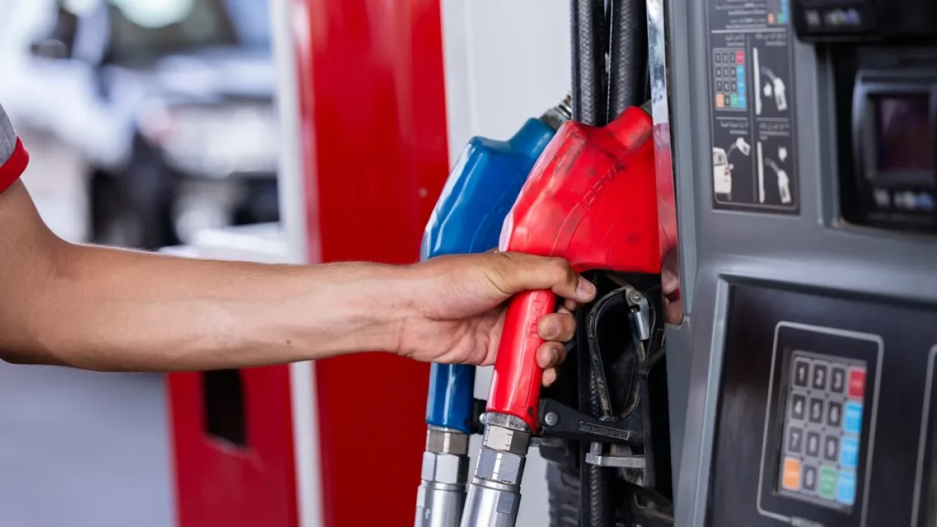 Lengthy lines form at Baghdad fuel stations as oil exports slump