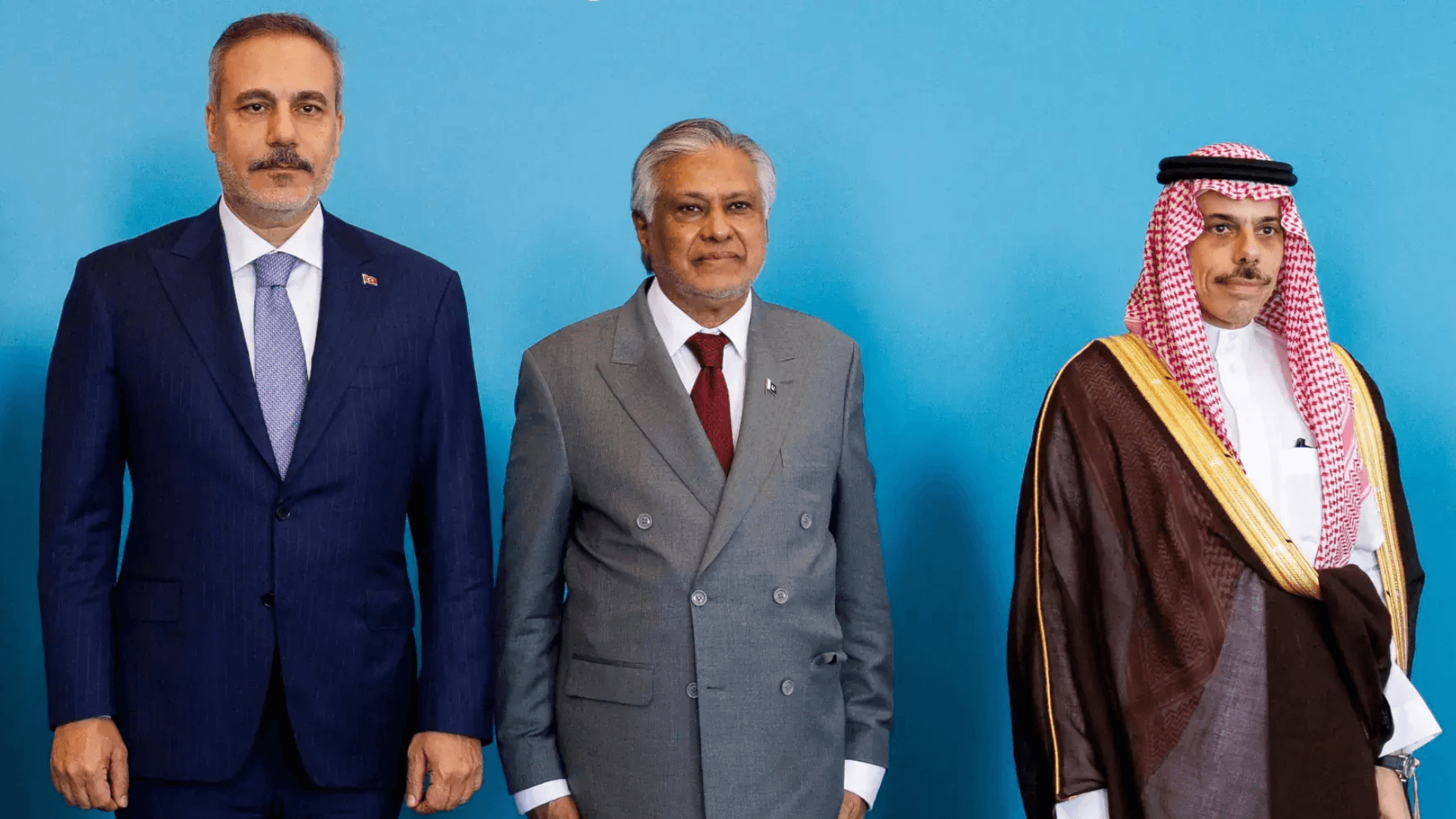 FM Dar discusses Makkah alliance follow up with Saudi, Turkish counterparts