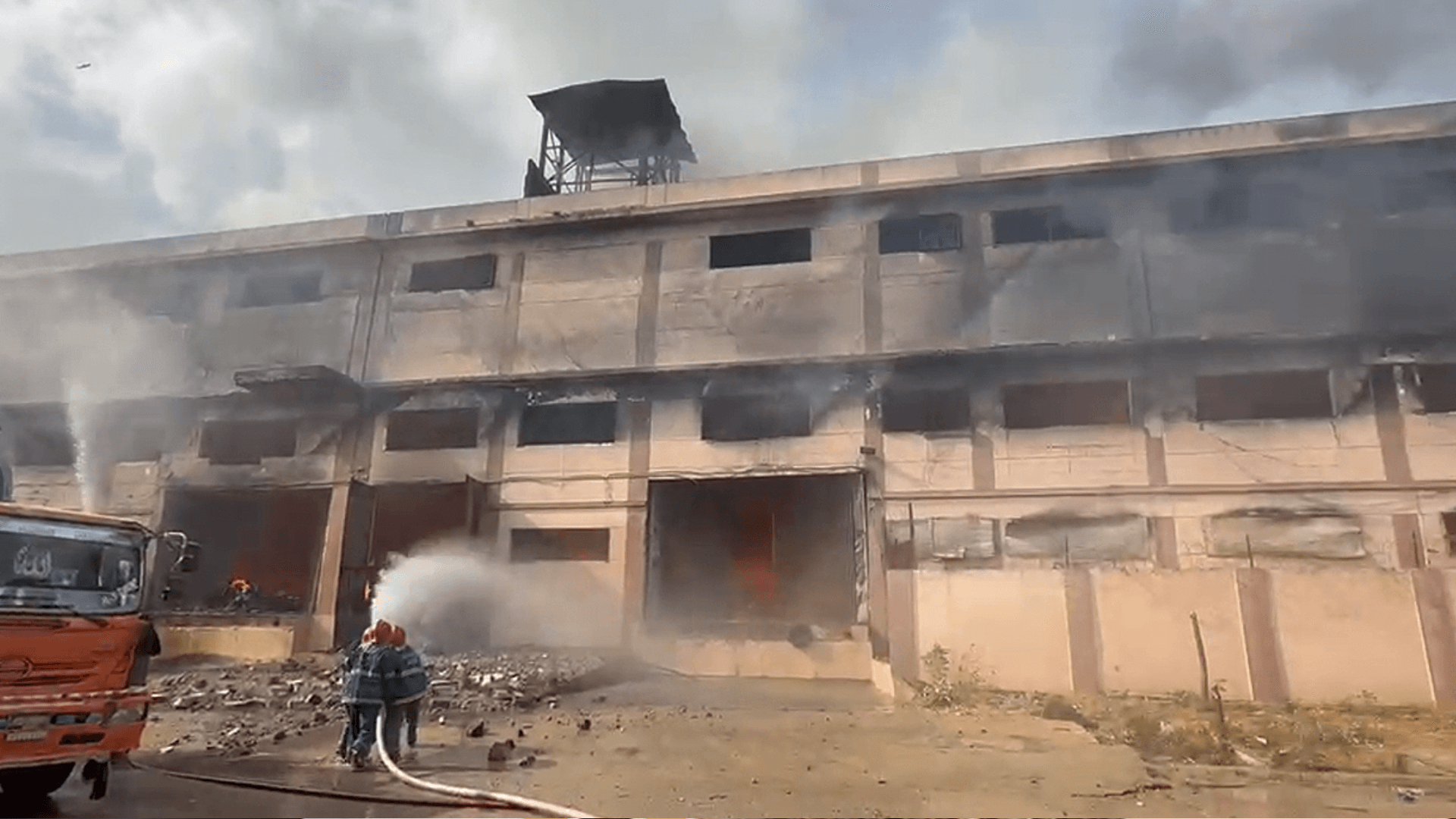 Fire breaks out at used-clothes factory in Karachi EPZ, three injured